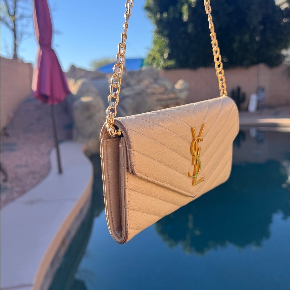 Yves Saint Laurent Cream Quilted Clutch with Gold Chain - Picture 3 of 15